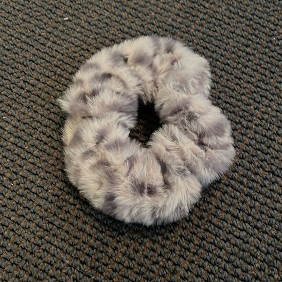 Scrunchie - Picture 1 of 2